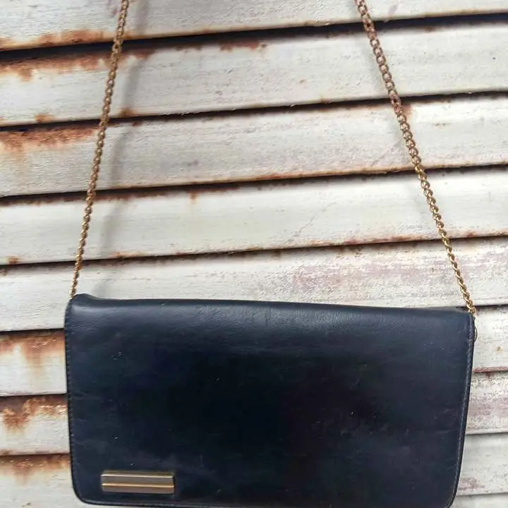 Cartera sobre con cadena negro vintage mide 13X25CM