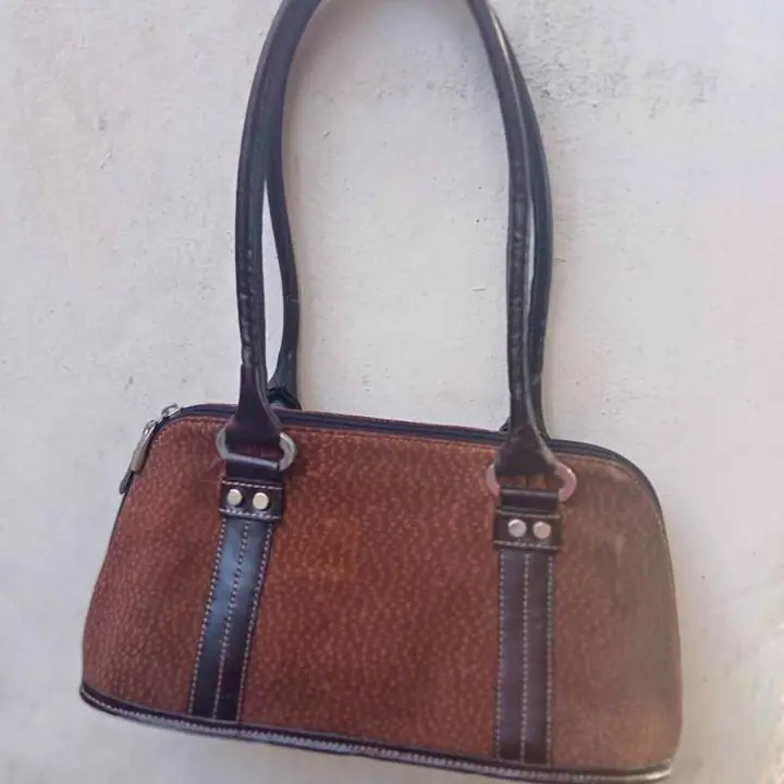 Cartera de cuero 20X30CM piel de carpincho