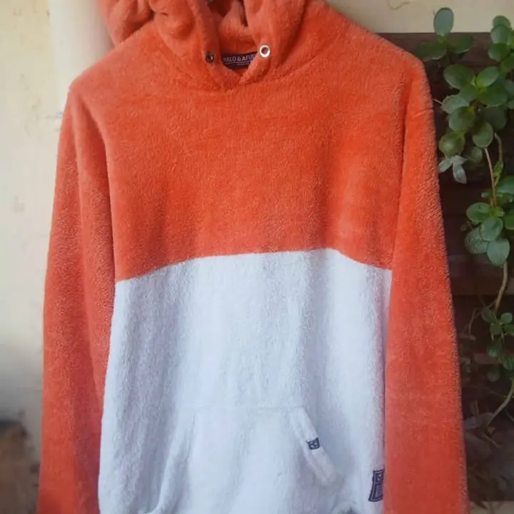 Buzo canguro de polar sin uso talle L