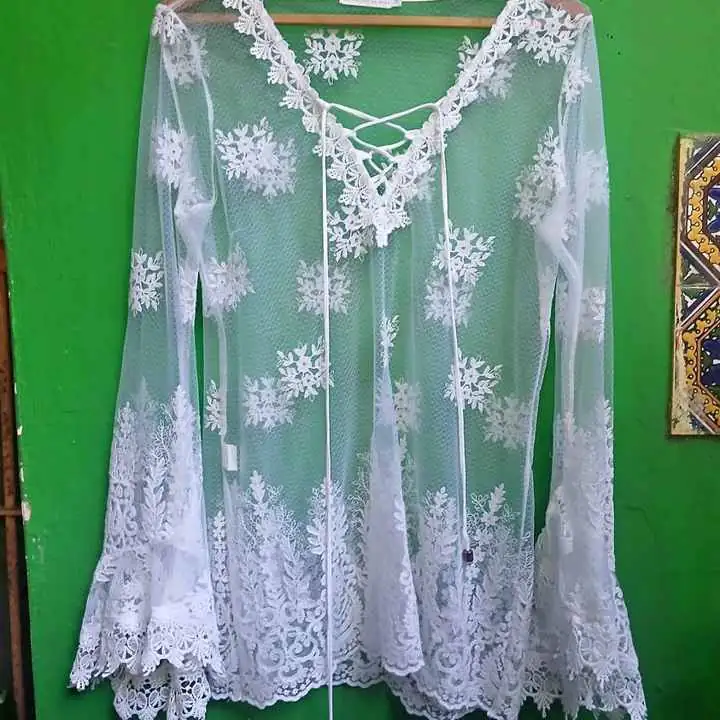 Blusa de encaje sin uso talle M