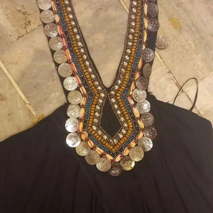 Vestido de fibrana con bordado talle M/L largo a la rodilla