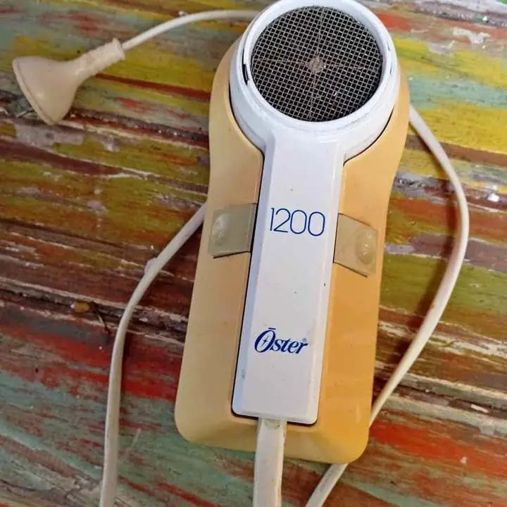 Secador de pelo de pared marca Oster