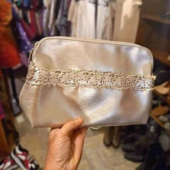 Necesser plateado