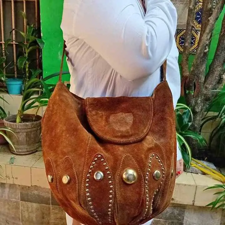 Cartera de gamuza $20.000