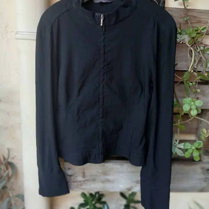 Campera totalmente elastizada media estacion talle M sin uso