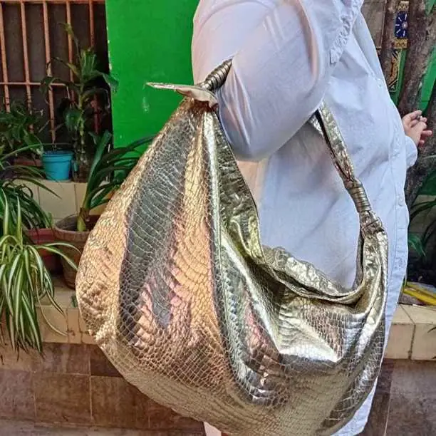 Cartera dorada