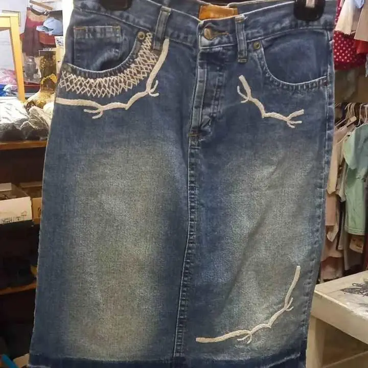 Pollera de jean elastizado con bordado marca sweet talle 24 Medidas en dercripcion