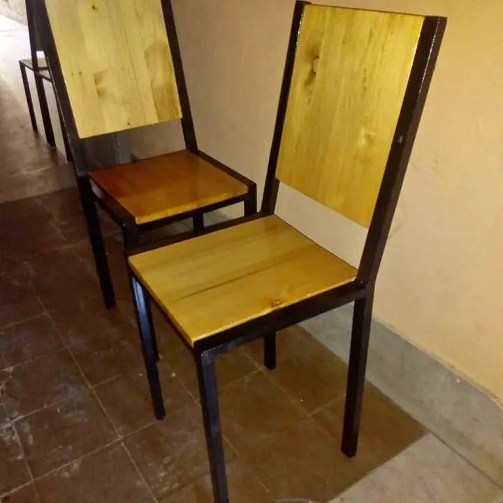 Mesas y sillas a med