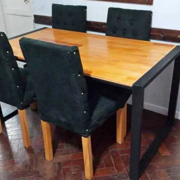 Mesas de hierro y madera