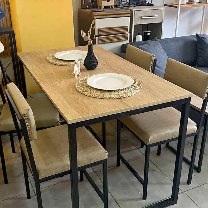 Juego de mesa + 4 sillas