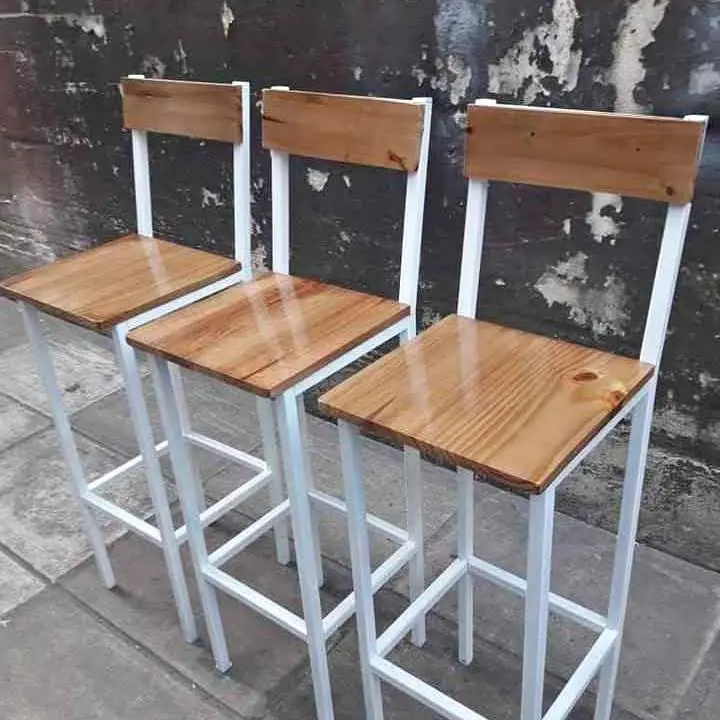 Banquetas y sillas