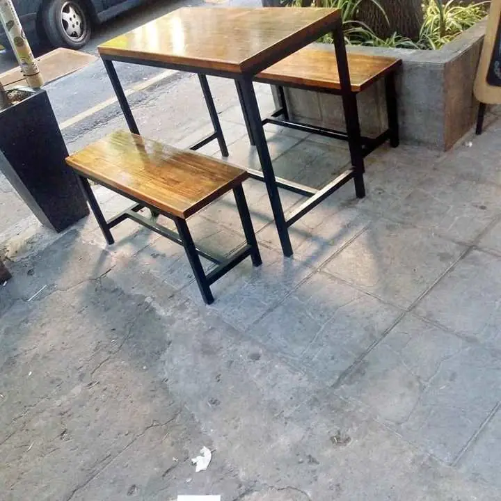 Mesas y bancos para bar