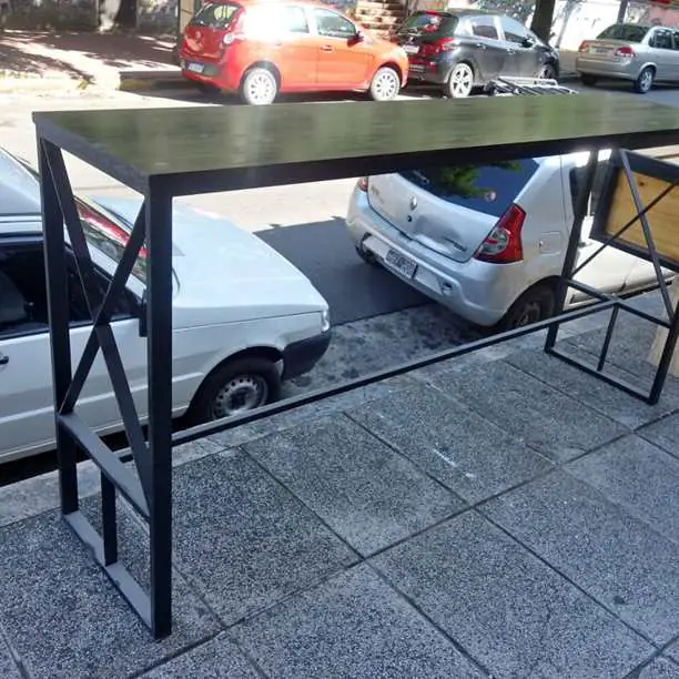 Barras y banquetas estilo industrial