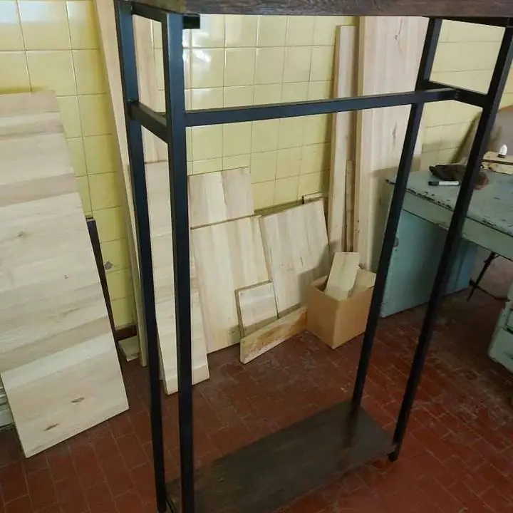 Perchero y muebles industriales