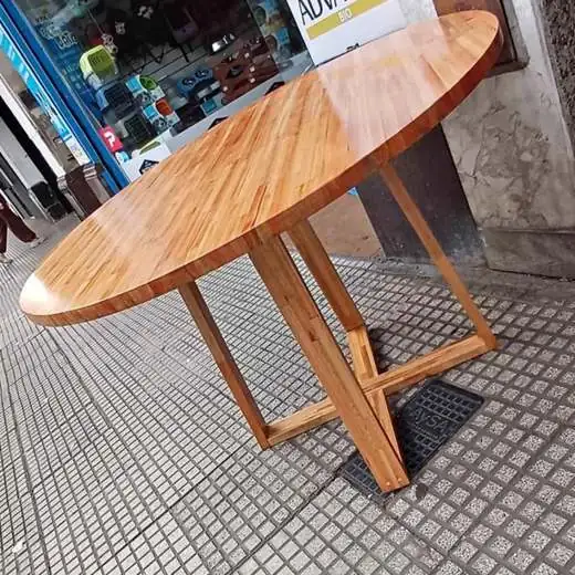 Mesa redonda de madera