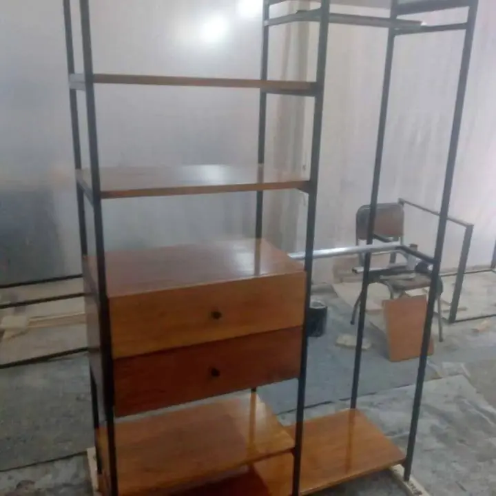 Ropero estilo industrial