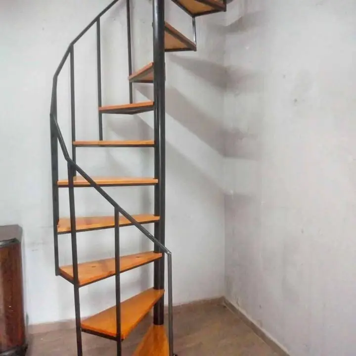 Escaleras caracol de hierro y madera
