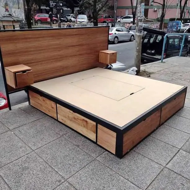 Cama king size estilo industrial