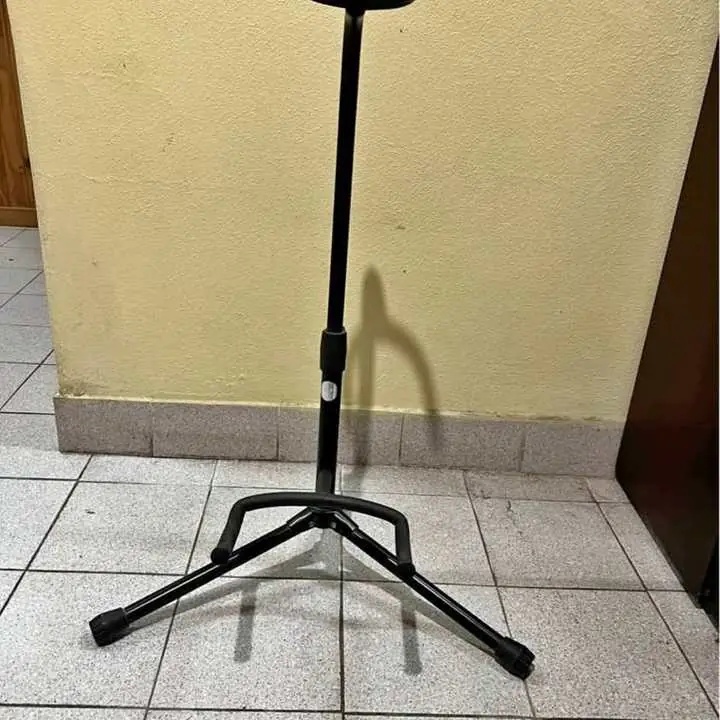 Trípode para guitarra