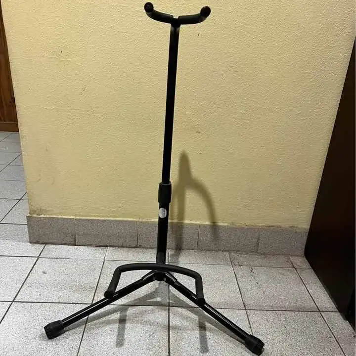Trípode de guitarra o bajo