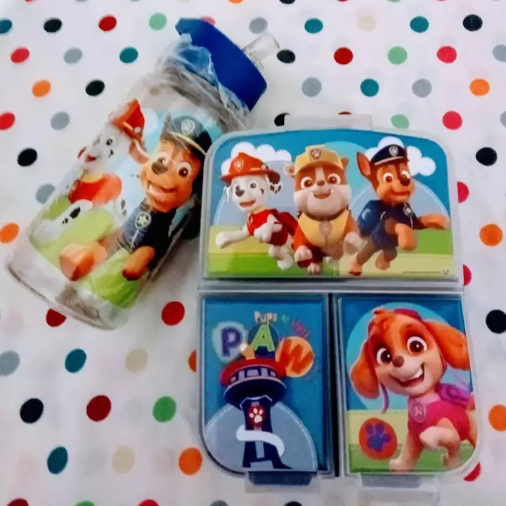 Hermético con divisiones de Patrol..botellitas ..cajitas sandwicheras...marca Disney