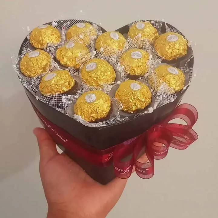 Caja corazón ferrero