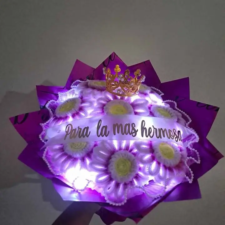 Ramo con flores de limpia pipas