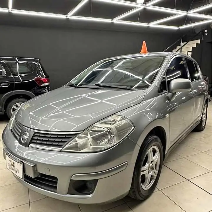 Nissan tiida 2009 5P