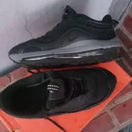 Zapatillas Nike futuras talle 39 igual a nuevas tienen muy poco uso