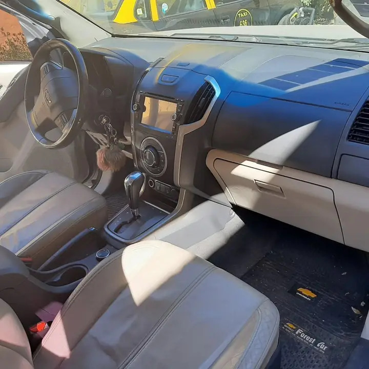 Tapiazados de cuero y tela, limpieza y desinfeccion. GL car esthetic
