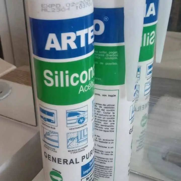 Silicona acetica $2500 vence febrero