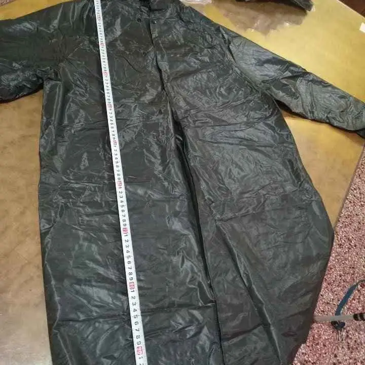 Capa lluvia negra