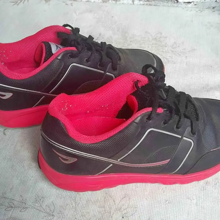 Vendo zapastillas con rueditas atras para uso no diario talle 36 a 15 mil tal cual las fotos wilde