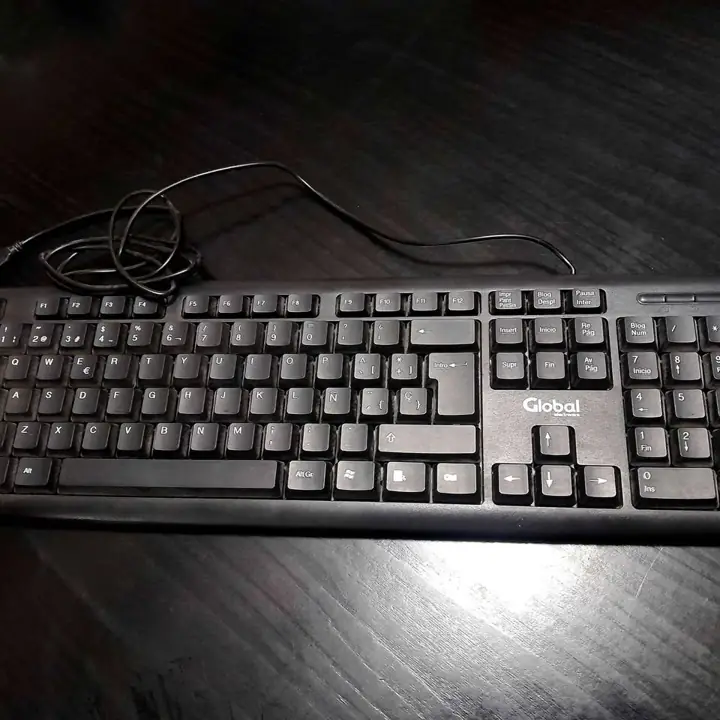 Teclado anda de. 10 a 7 mil se reriea por wilde zona sur