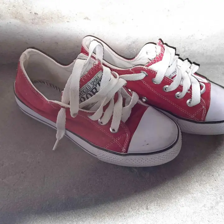 Zapatillas talle 36/37 tal cual las fotos a 6 mil se retiran por wilde zona sur