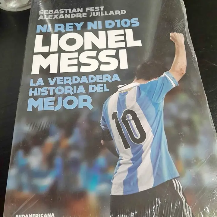 Vendo 3 libros uno sellado con dos sin sellar a 20 mil sw rwriran por wilde zona sur