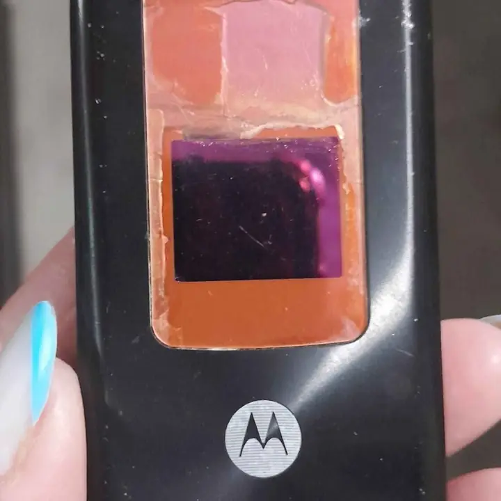 Vendo vintage motorola le falta la tapita de atras y hace mucho no se prende a 5 mil retirar x wilde