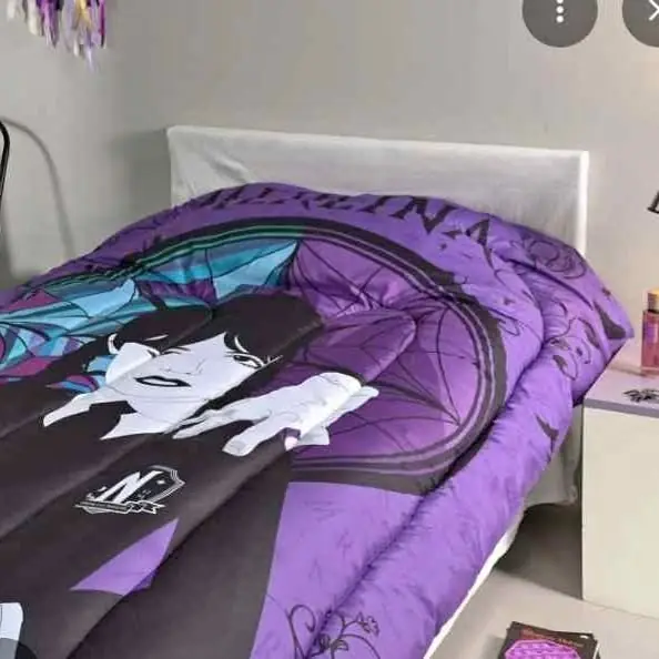 Vendo acolchado de merlina apenas se uso ideal para regalo es revercible 80 mil medidas en fotos