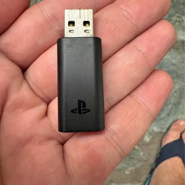 Adaptador inalámbrico auriculares Sony PlayStation Gold con auriculares incluidos