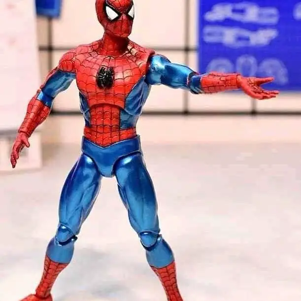 Spiderman Figura de Acción 17cm con Manos Intercambiables en Bolsa Marvel Superhéroes MV008