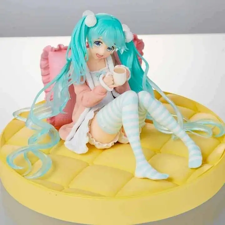 Miku en Pijama Sentada Figura 12cm en Bolsa Anime Vocaloid M1580
