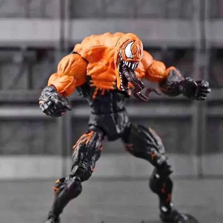 Venom Riot Naranja Figura de Acción 18cm M0281