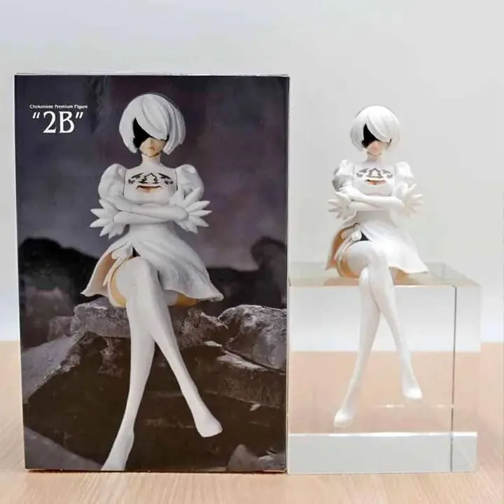 2B Sentado Figura 15cm en Caja Videojuego NieR: Autómata G4458