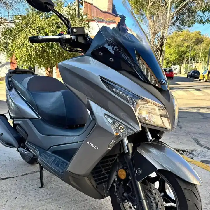 Kymco 250 X-TOWN 2024 Casi sin uso