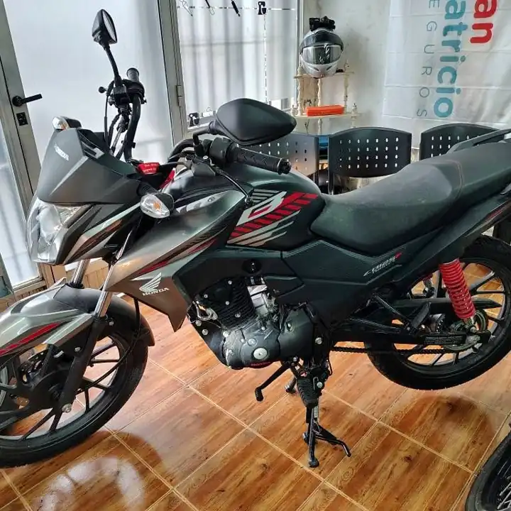Honda CB 125 F Twister, 2025 solo 400 km