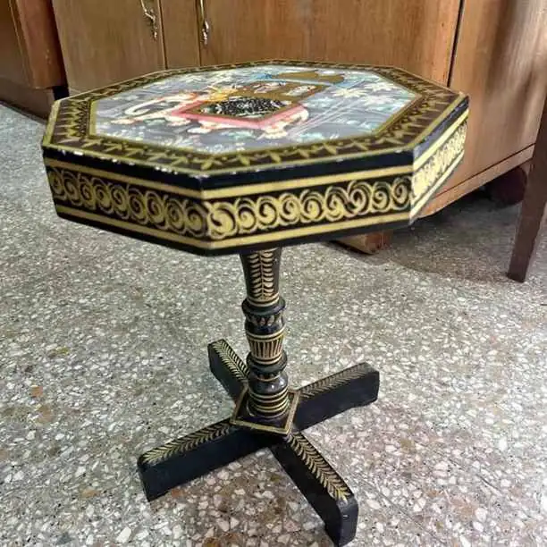 Mesa ratona antigua estilo hindú valor $60,000 WhatsApp