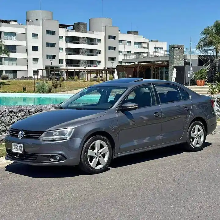 Volkswagen Vento 2.5 Luxury AT kms