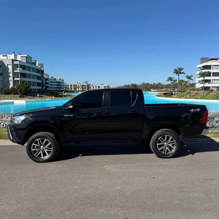 Toyota hilux sr 4x4