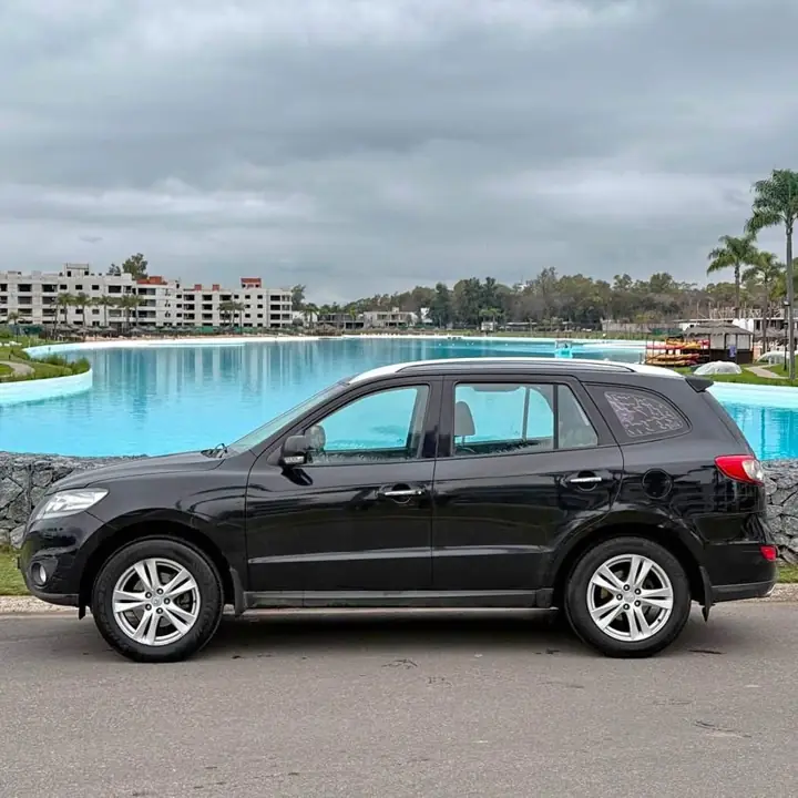 Hiunday santa fe año 2010 $15.000.000 375.000. Km
