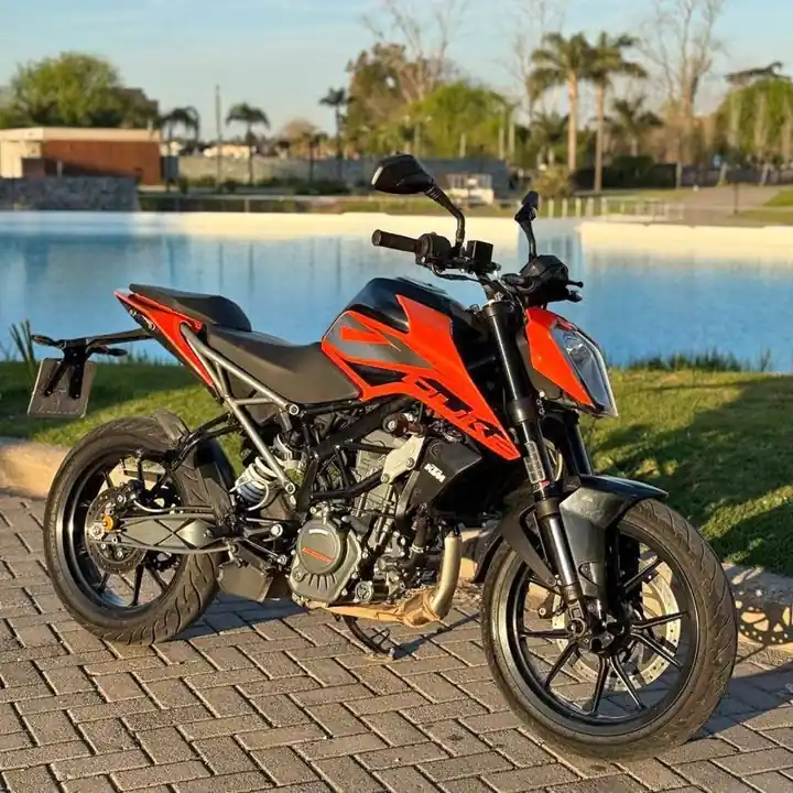 KTM Duke kms 4.300usd